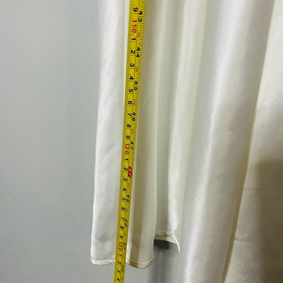 VTG Victoria's Secret Ivory Satin Lace Chemise Size M - Picture 9 of 10